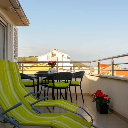 Apartment Two-bedroom In Okrug Gornji Iii *