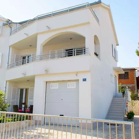 Two-bedroom In Okrug Gornji Iii Apartment