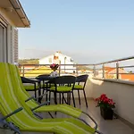 Apartman Two-bedroom In Okrug Gornji Iii *