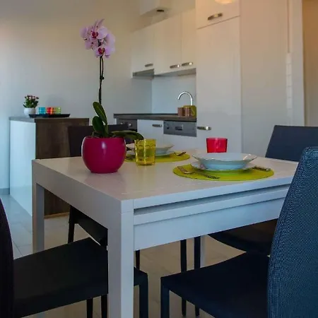 Two-bedroom In Okrug Gornji Iii Appartement